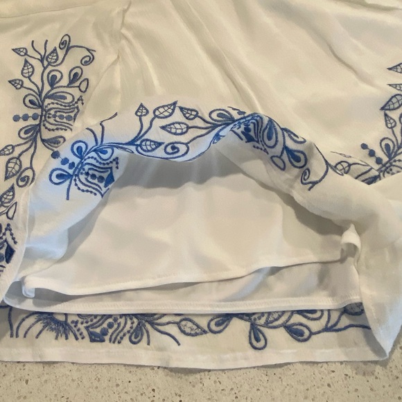 LF Rouge BrandShorts Size 8 White with blue embroidery NWT - Picture 7 of 8